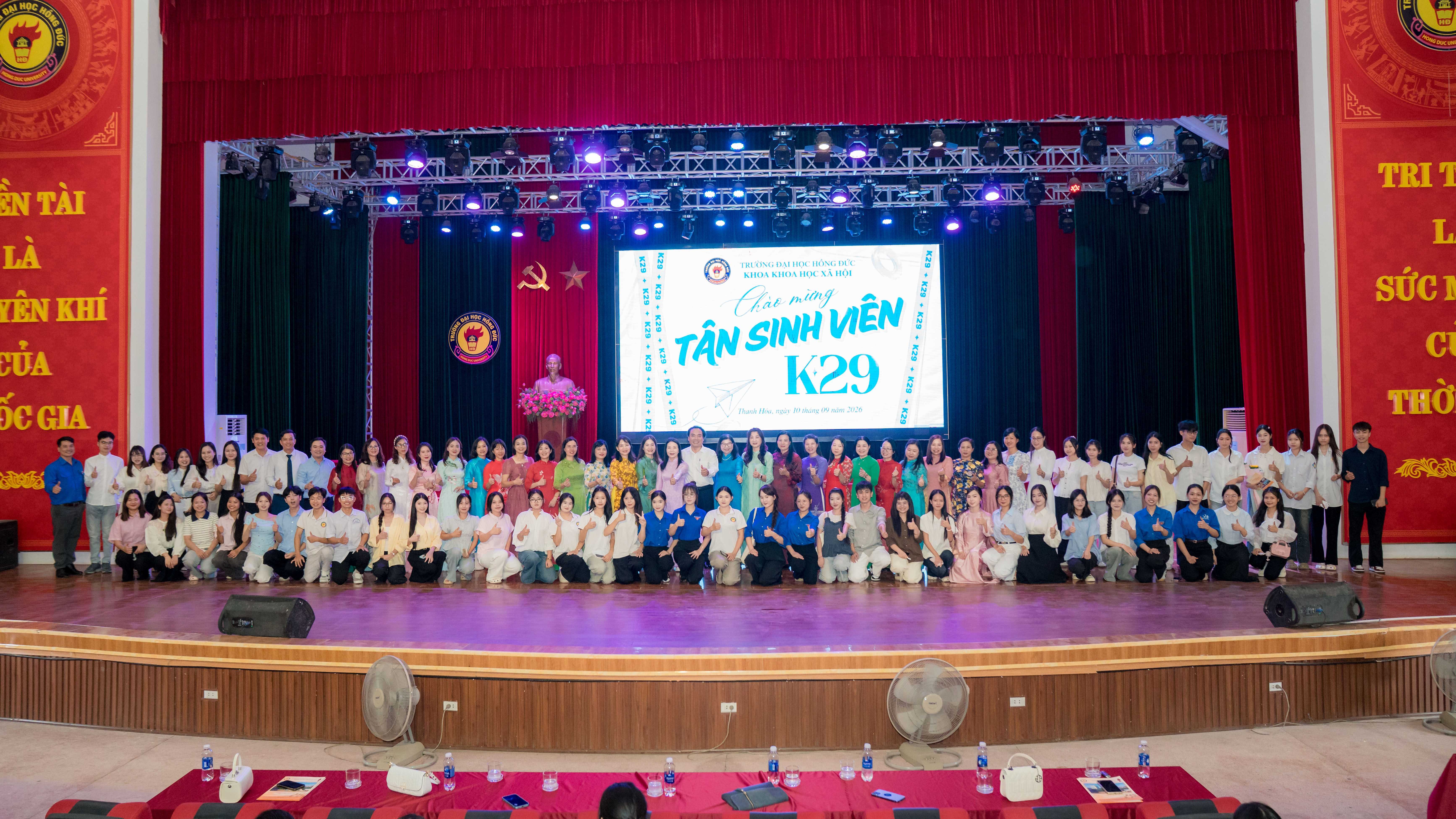 Khoa Khoa học xã hội chào mừng tân sinh viên K29